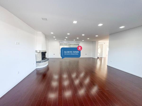 Maison individuelle plain pied de 130 m2, 3 chambres, jardin, cave, 2 places de parking