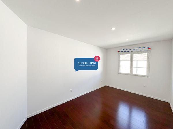 Maison individuelle plain pied de 130 m2, 3 chambres, jardin, cave, 2 places de parking