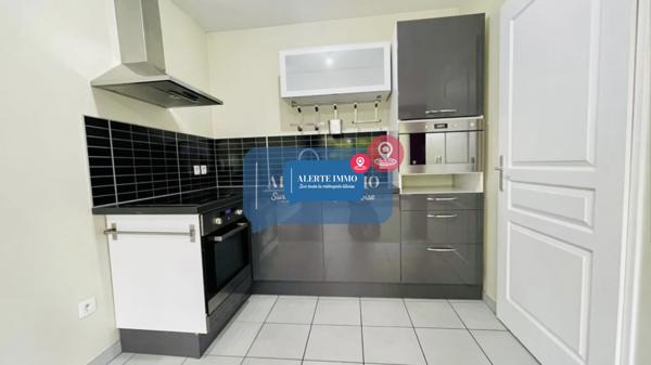appartement F2 + 1 place de parking dans une résidence de 2013 ,basse consommation d'energie, aux normes RT2012 avec terrasse dans une résidence récente de 2013