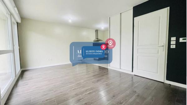 appartement F2 + 1 place de parking dans une résidence de 2013 ,basse consommation d'energie, aux normes RT2012 avec terrasse dans une résidence récente de 2013