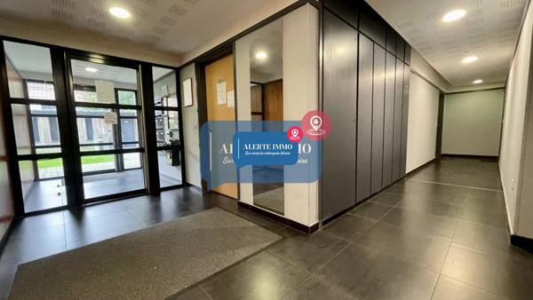 appartement F2 + 1 place de parking dans une résidence de 2013 ,basse consommation d'energie, aux normes RT2012 avec terrasse dans une résidence récente de 2013