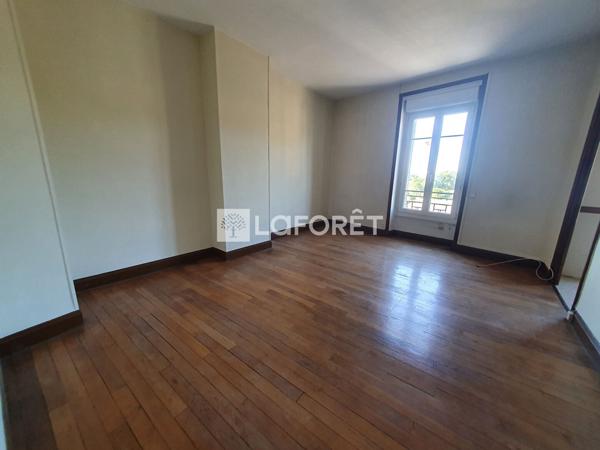 Achat immeuble Pierrefort - 19 pièce(s) - 220 m² - 130 000 €