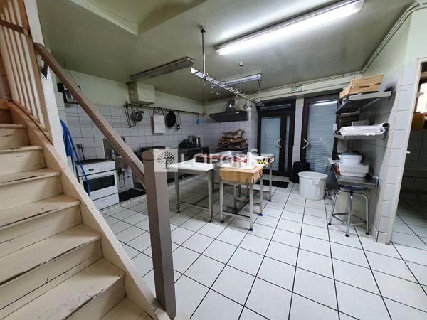 Achat immeuble Pierrefort - 19 pièce(s) - 220 m² - 130 000 €