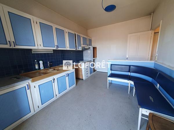 Achat immeuble Pierrefort - 19 pièce(s) - 220 m² - 130 000 €