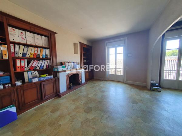 Achat immeuble Pierrefort - 19 pièce(s) - 220 m² - 130 000 €