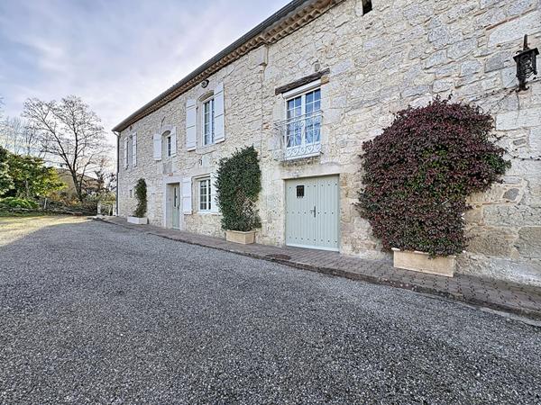Maison à vendre à Laplume - corps de ferme avec gîte indépendant, piscine et terrain de 3 600 m²