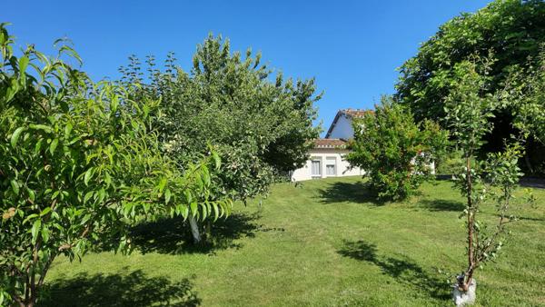 Maison à vendre à Laplume - corps de ferme avec gîte indépendant, piscine et terrain de 3 600 m²