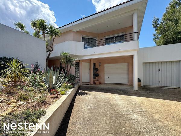 Maison T4 de 150 m² Quartier Montplaisir à Narbonne Piscine, deux garages, 4 faces libres