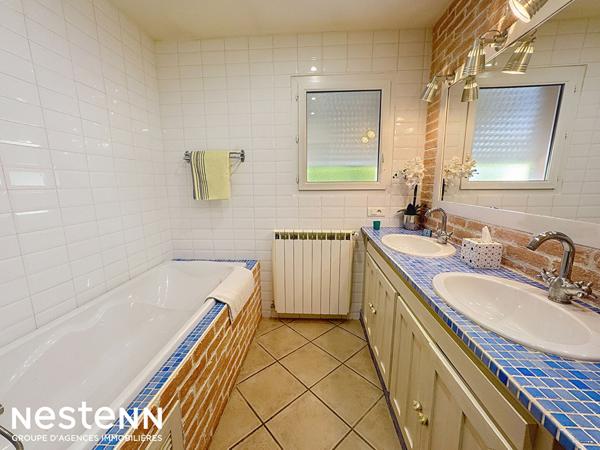 Maison T4 de 150 m² Quartier Montplaisir à Narbonne Piscine, deux garages, 4 faces libres