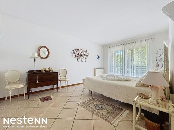 Maison T4 de 150 m² Quartier Montplaisir à Narbonne Piscine, deux garages, 4 faces libres