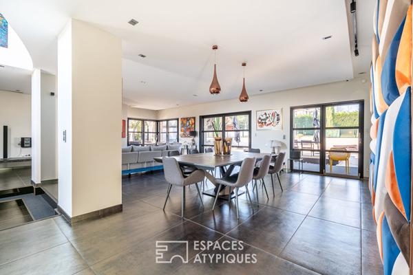 Maison d’architecte avec couloir de nage