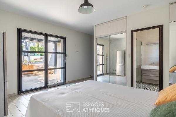 Maison d’architecte avec couloir de nage