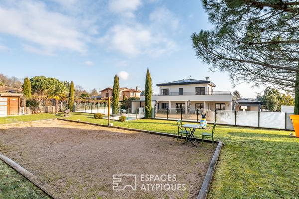 Maison d’architecte avec couloir de nage