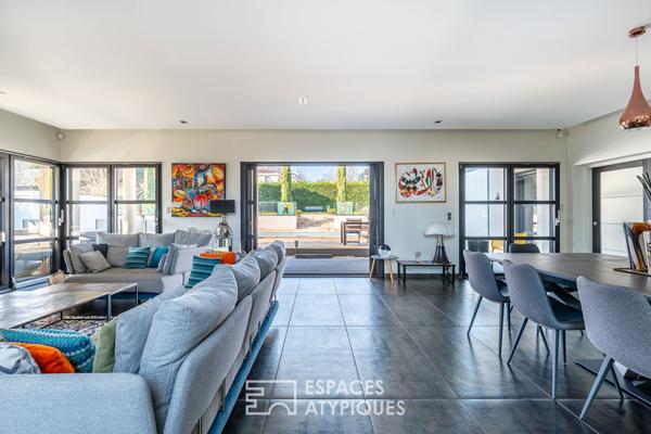 Maison d’architecte avec couloir de nage