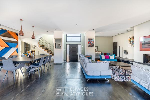 Maison d’architecte avec couloir de nage