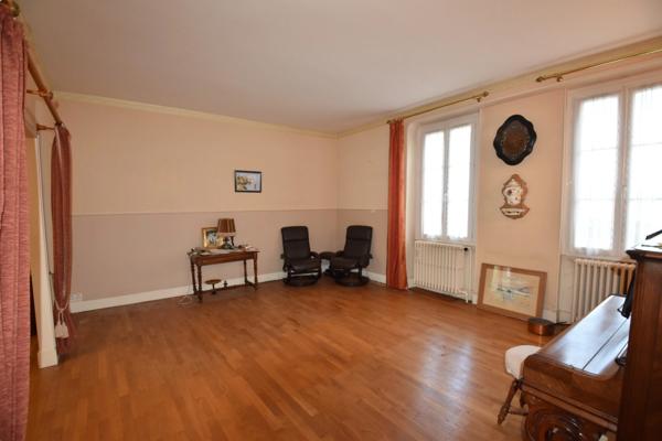 Maison à vendre 7 pièces GENELARD (71)
