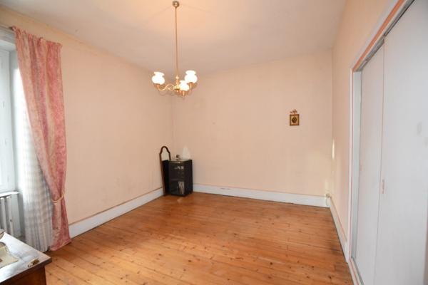 Maison à vendre 7 pièces GENELARD (71)