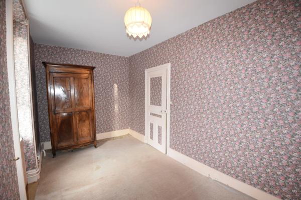 Maison à vendre 7 pièces GENELARD (71)