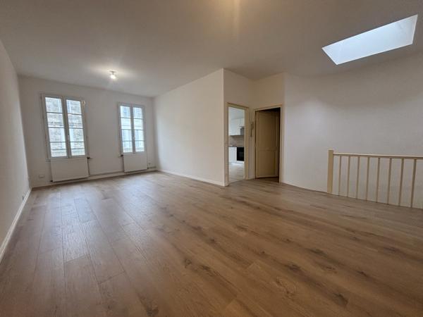 Hyper centre, Appartement F4 de charme au 1 et étage de 83,9m2 fraîchement rénové .