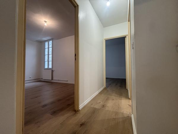 Hyper centre, Appartement F4 de charme au 1 et étage de 83,9m2 fraîchement rénové .