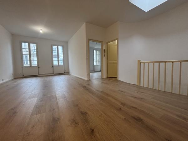 Hyper centre, Appartement F4 de charme au 1 et étage de 83,9m2 fraîchement rénové .