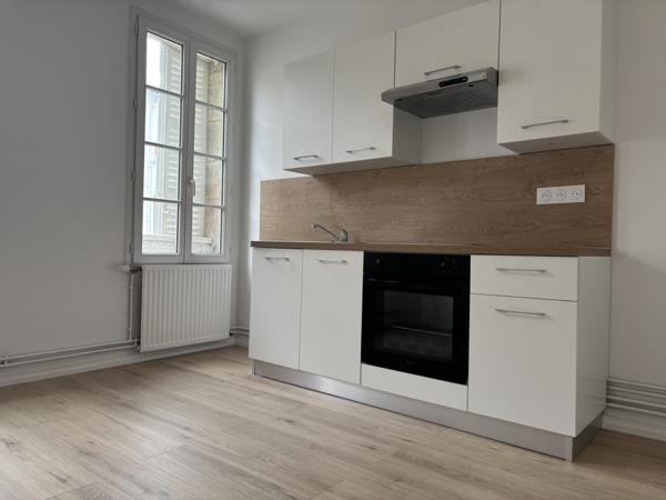 Hyper centre, Appartement F4 de charme au 1 et étage de 83,9m2 fraîchement rénové .