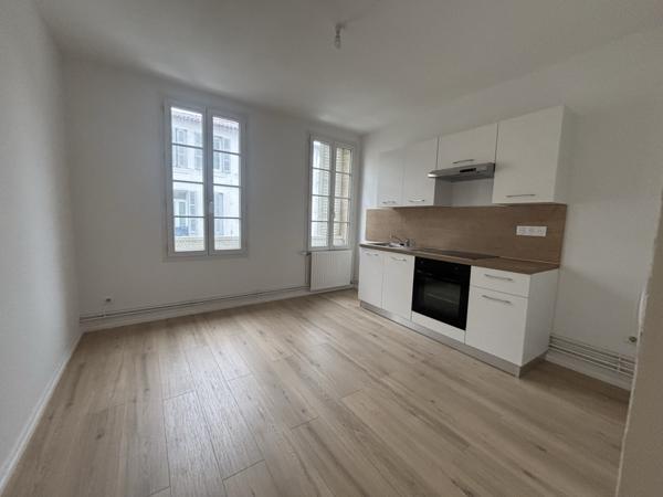 Hyper centre, Appartement F4 de charme au 1 et étage de 83,9m2 fraîchement rénové .