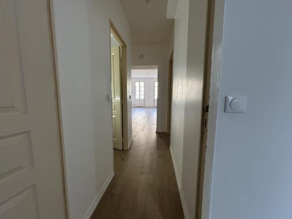 Hyper centre, Appartement F4 de charme au 1 et étage de 83,9m2 fraîchement rénové .