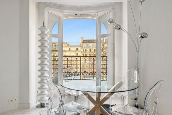 Appartement d’angle avec vues dégagées – Odéon, Paris 6ᵉ