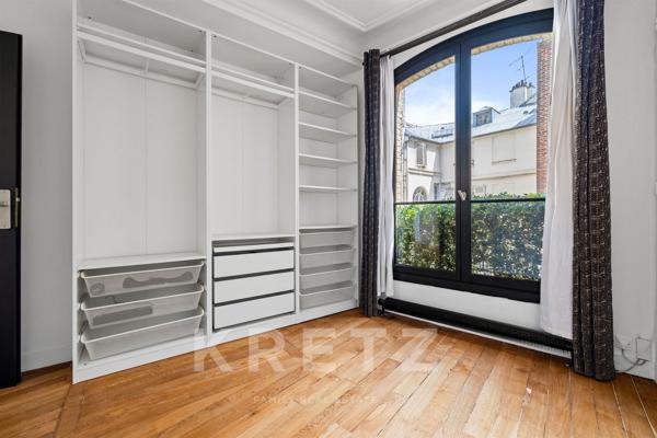 Appartement d’angle avec vues dégagées – Odéon, Paris 6ᵉ