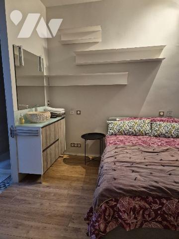 En plein centre ville historique, venez découvrir cet appartement lumineux de 95m² rénové avec ...