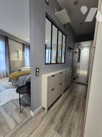 En plein centre ville historique, venez découvrir cet appartement lumineux de 95m² rénové avec ...