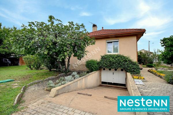 Maison plain-pied avec grand terrain de 836m² et garage à Décines-Charpieu