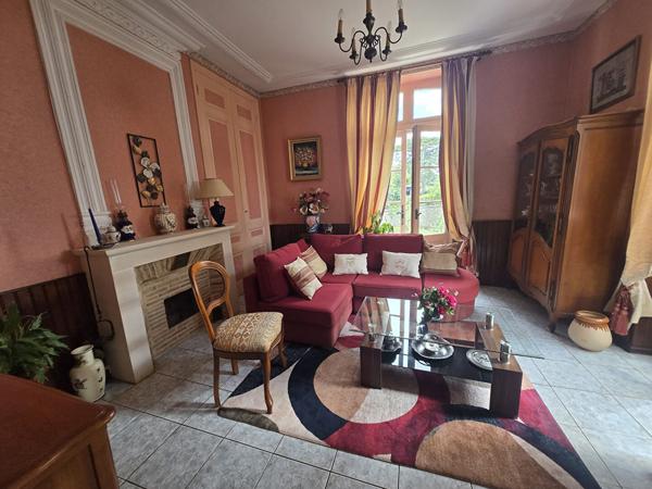MAISON DE CHARME AU COEUR D'UN HAMEAU CALME & BEAUX VOLUMES Riberac
