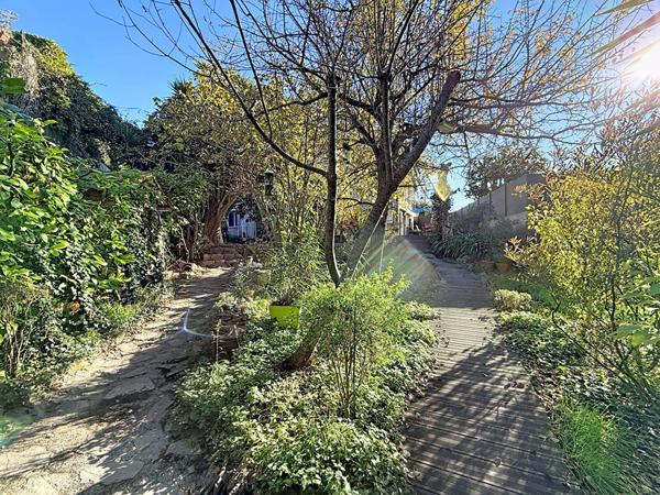 En Exclusivité- Rez-de-villa Magagnosc 4 pièce(s) 119 m2, 2 chambres + possible d'en faire une troisième, 580 m2 de jardin privatif, calme absolu, proche des commodités