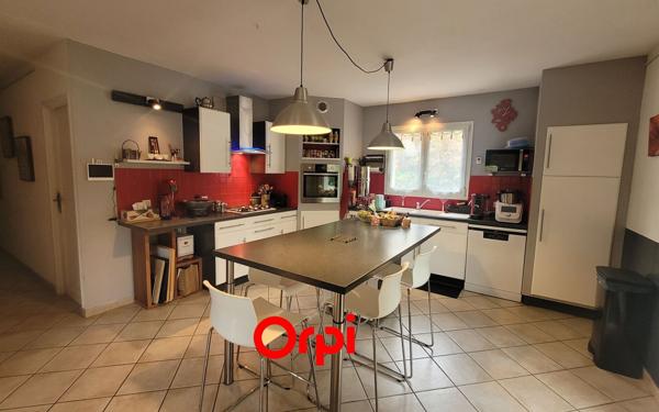 Maison à vendre    6 pièces •  La Côte-Saint-André