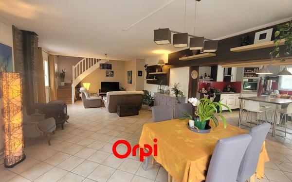 Maison à vendre    6 pièces •  La Côte-Saint-André