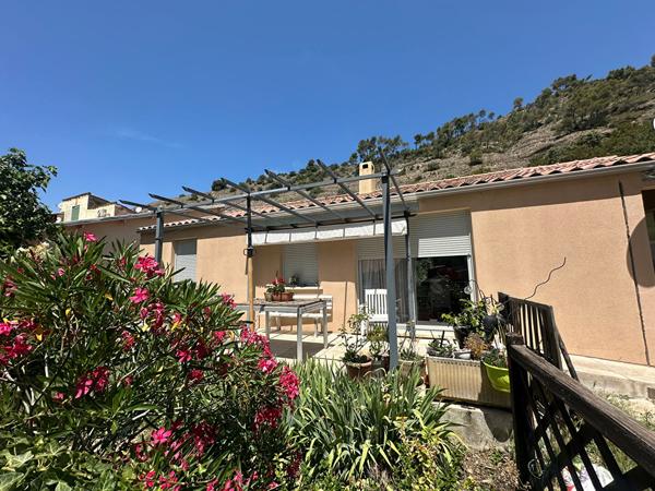 Maison de village  Les Mees véranda et jardin