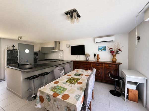 Maison de village  Les Mees véranda et jardin