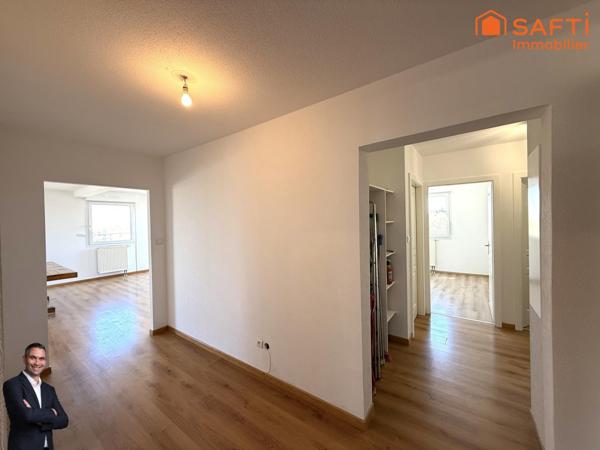 Superbe appartement en attique de 4 pièces disposant d'une cave, d'une place de stationnement privée et d'un garage !