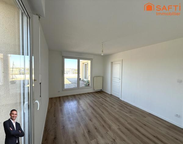 Superbe appartement en attique de 4 pièces disposant d'une cave, d'une place de stationnement privée et d'un garage !