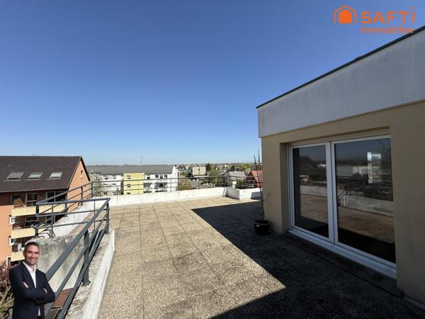 Superbe appartement en attique de 4 pièces disposant d'une cave, d'une place de stationnement privée et d'un garage !