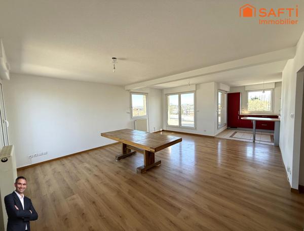 Superbe appartement en attique de 4 pièces disposant d'une cave, d'une place de stationnement privée et d'un garage !