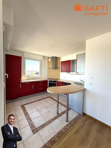 Superbe appartement en attique de 4 pièces disposant d'une cave, d'une place de stationnement privée et d'un garage !