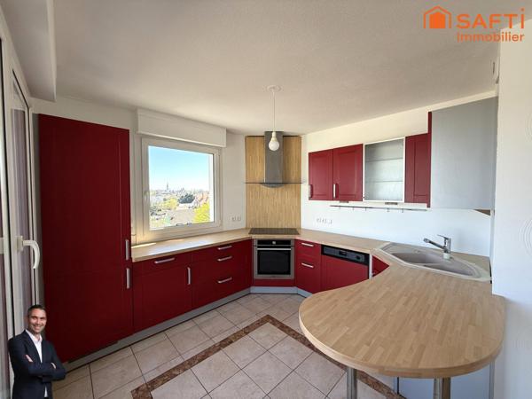 Superbe appartement en attique de 4 pièces disposant d'une cave, d'une place de stationnement privée et d'un garage !