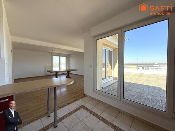 Superbe appartement en attique de 4 pièces disposant d'une cave, d'une place de stationnement privée et d'un garage !
