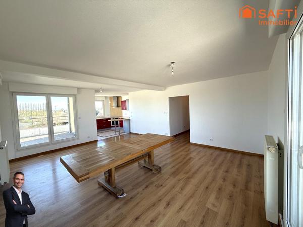 Superbe appartement en attique de 4 pièces disposant d'une cave, d'une place de stationnement privée et d'un garage !