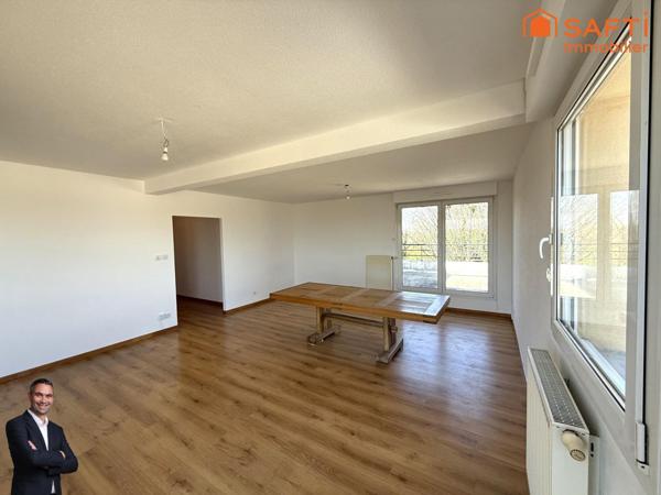 Superbe appartement en attique de 4 pièces disposant d'une cave, d'une place de stationnement privée et d'un garage !