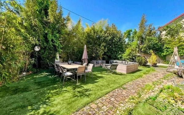 Maison à vendre    8 pièces • 263 m2 Villemomble