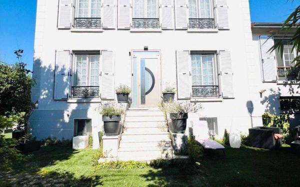 Maison à vendre    8 pièces • 263 m2 Villemomble